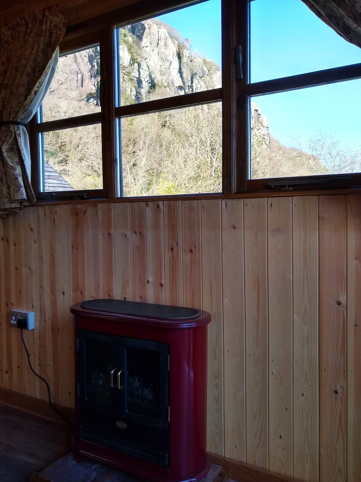 Watch the climbers on the cliffs from the comfort of your sofa!